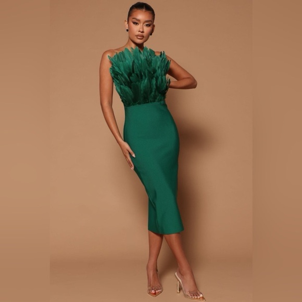 Step into your feminine side with this beautiful dress ❤️